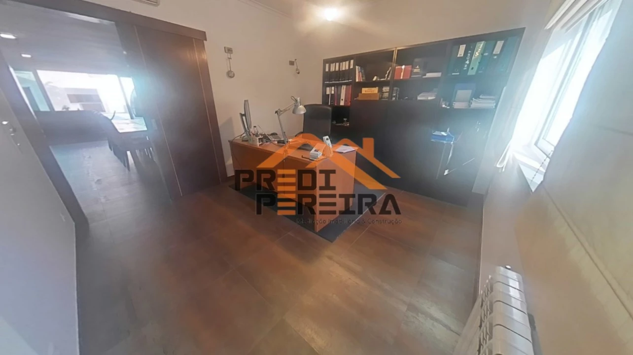 Moradia T5 para Venda em Ramada e Caneças Foto 15