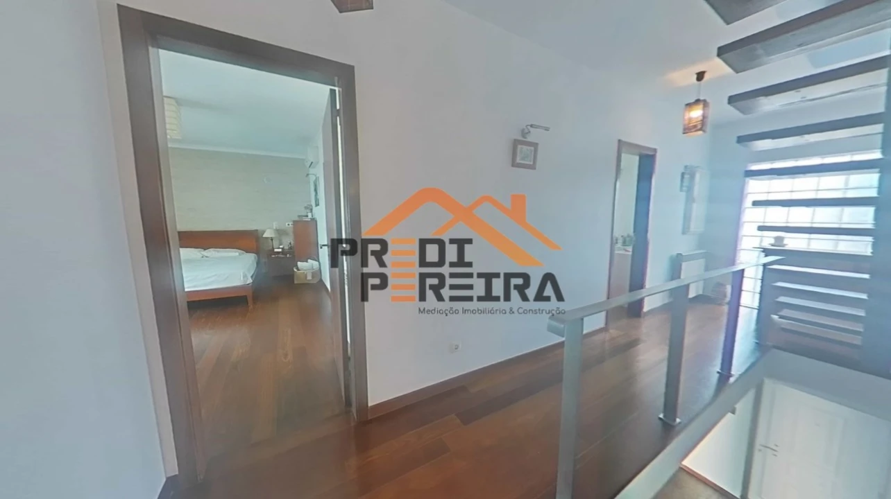 Moradia T5 para Venda em Ramada e Caneças Foto 34