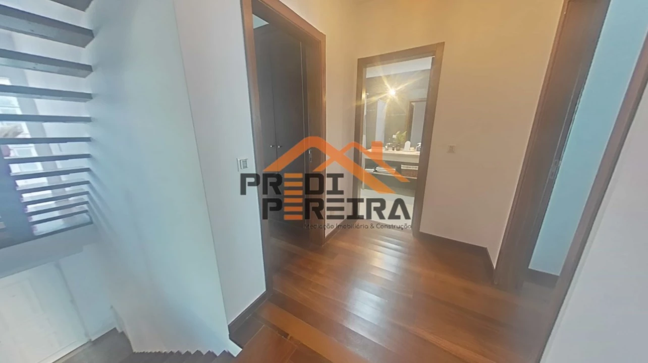 Moradia T5 para Venda em Ramada e Caneças Foto 28