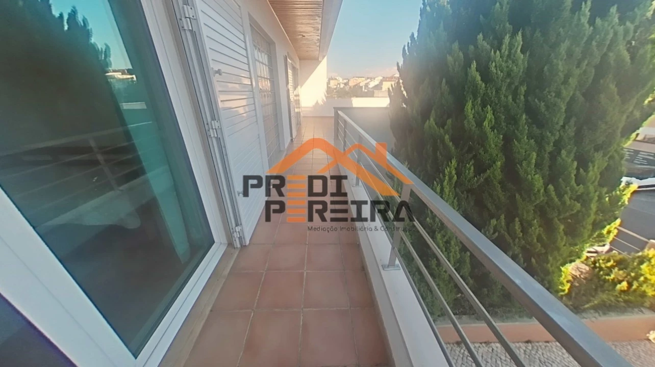 Moradia T5 para Venda em Ramada e Caneças Foto 30