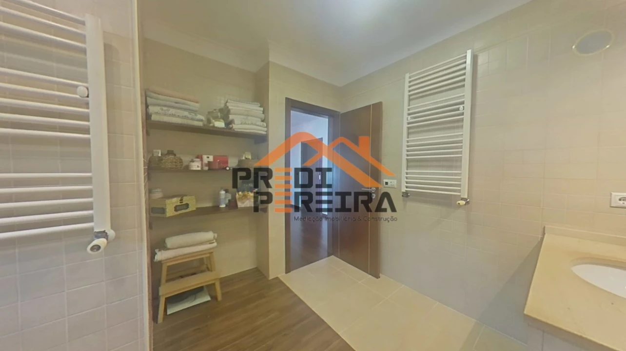 Moradia T5 para Venda em Ramada e Caneças Foto 37