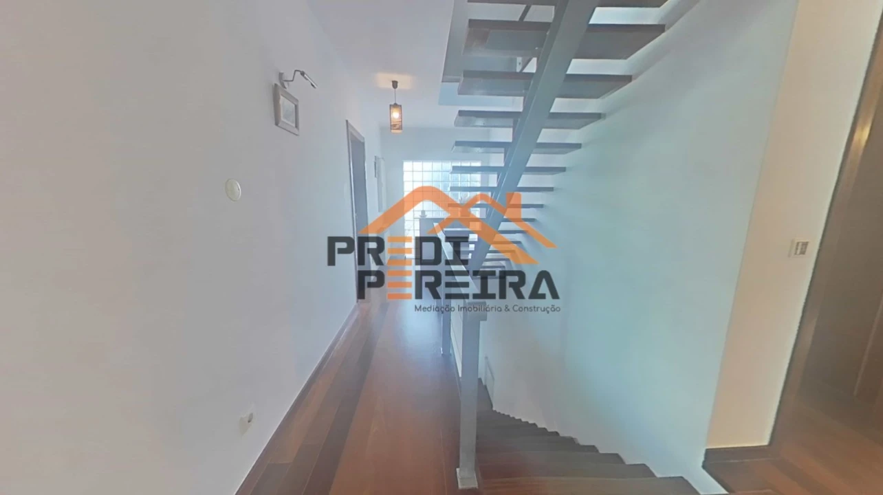 Moradia T5 para Venda em Ramada e Caneças Foto 41