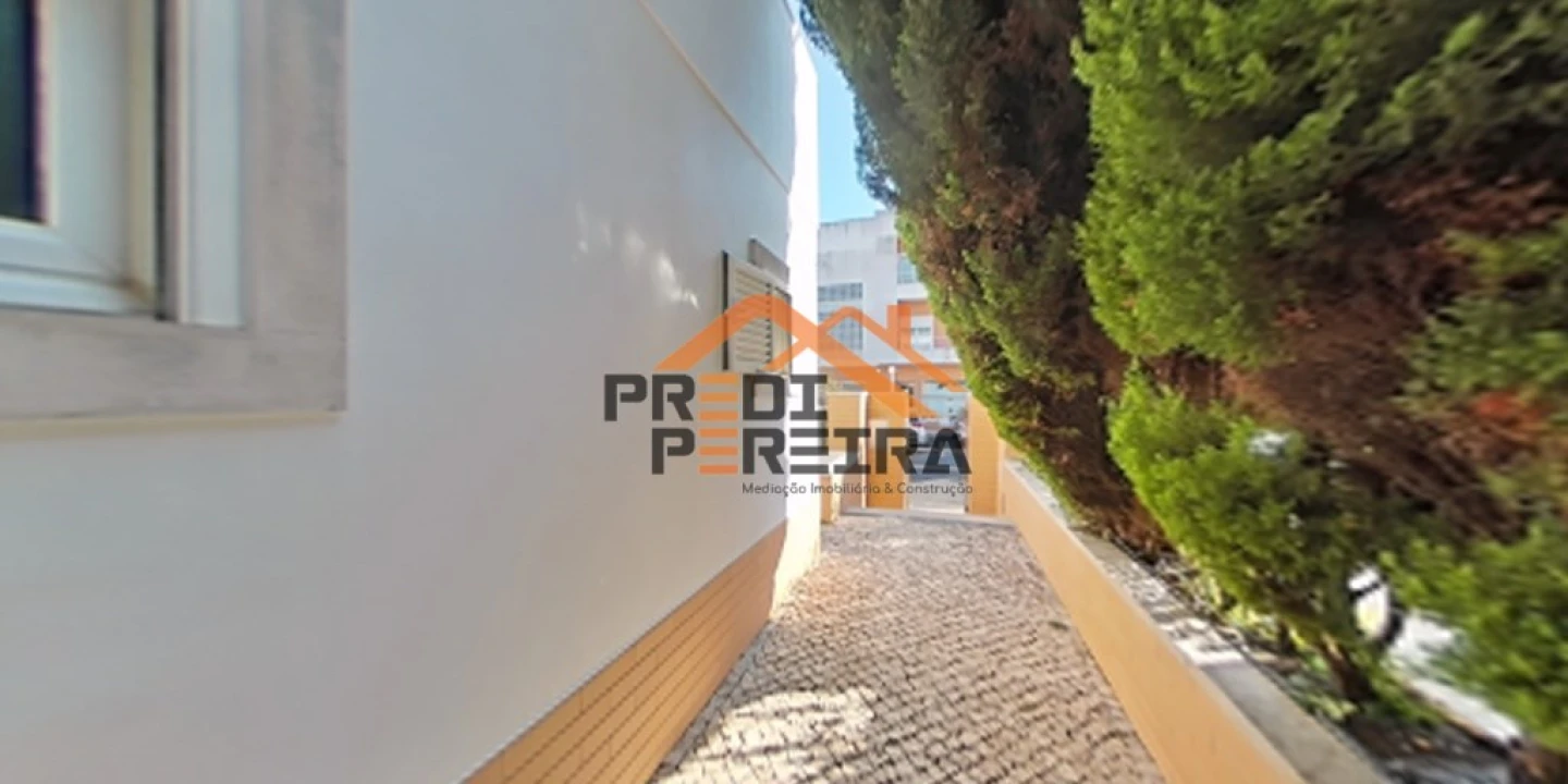 Moradia T5 para Venda em Ramada e Caneças Foto 9