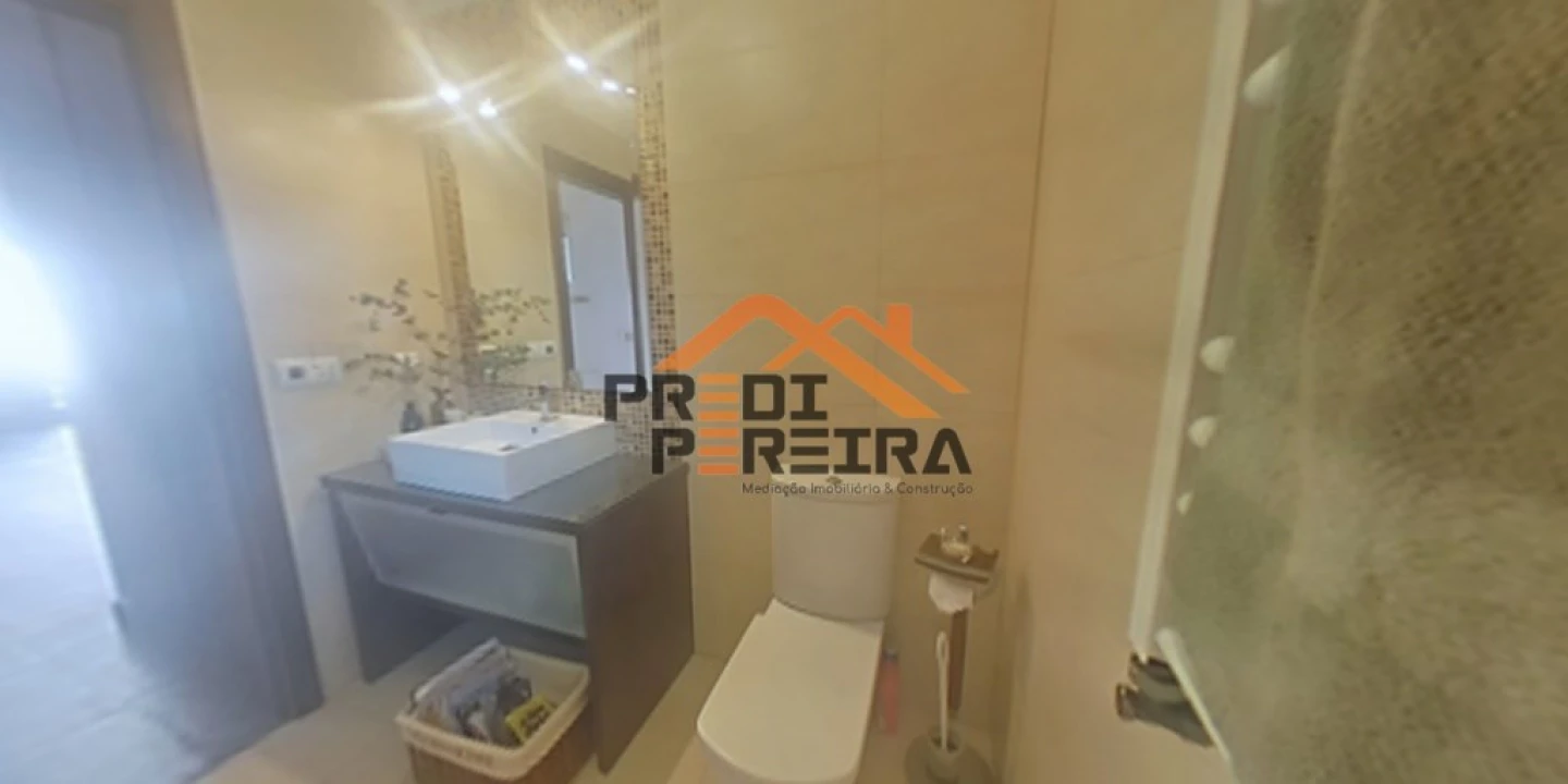 Moradia T5 para Venda em Ramada e Caneças Foto 14