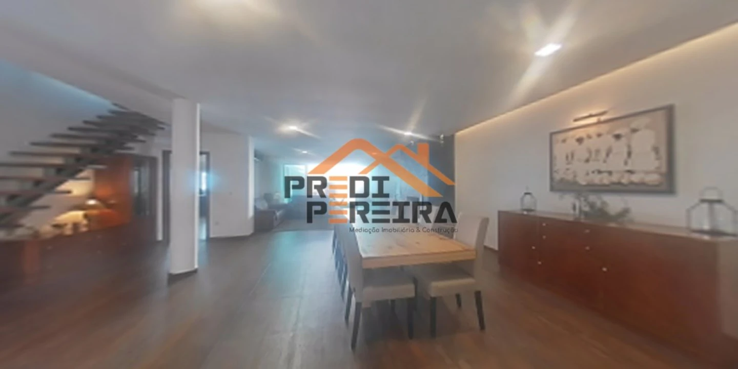 Moradia T5 para Venda em Ramada e Caneças Foto 12