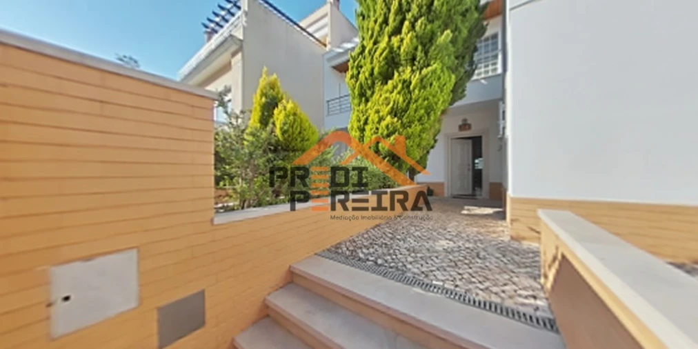 Moradia T5 para Venda em Ramada e Caneças Foto 4