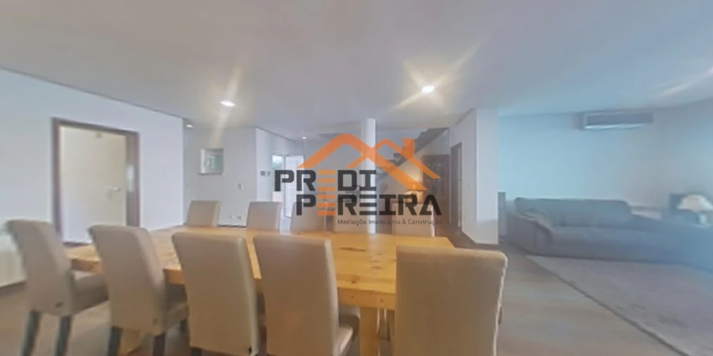 Moradia T5 para Venda em Ramada e Caneças Foto 9