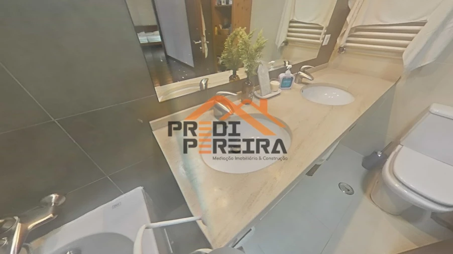 Moradia T5 para Venda em Ramada e Caneças Foto 31