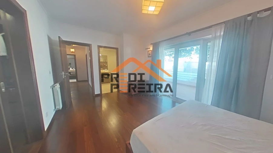 Moradia T5 para Venda em Ramada e Caneças Foto 35