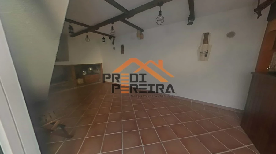 Moradia T5 para Venda em Ramada e Caneças Foto 23