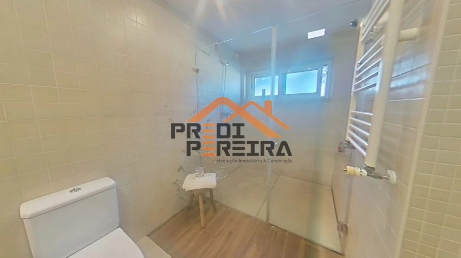 Moradia T5 para Venda em Ramada e Caneças Foto 39