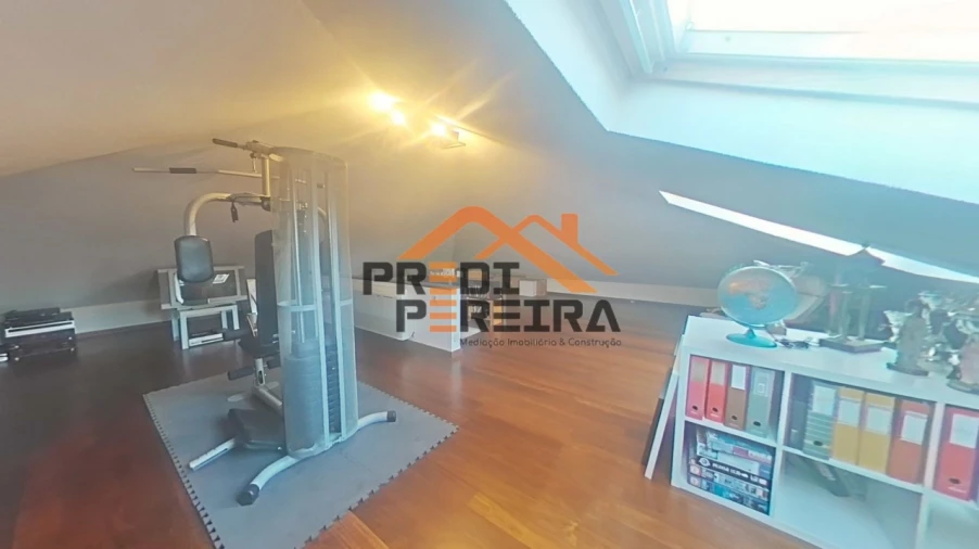 Moradia T5 para Venda em Ramada e Caneças Foto 47