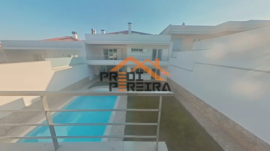 Moradia T5 para Venda em Ramada e Caneças Foto 26