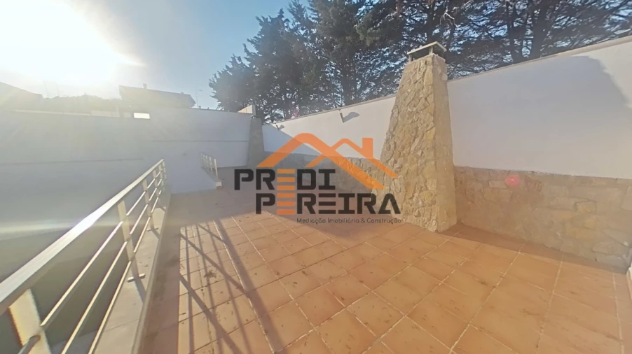 Moradia T5 para Venda em Ramada e Caneças Foto 25