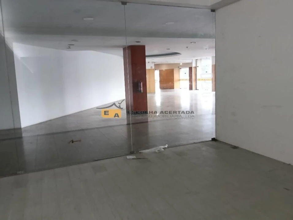 Loja para Arrendamento em Castêlo da Maia Foto 2