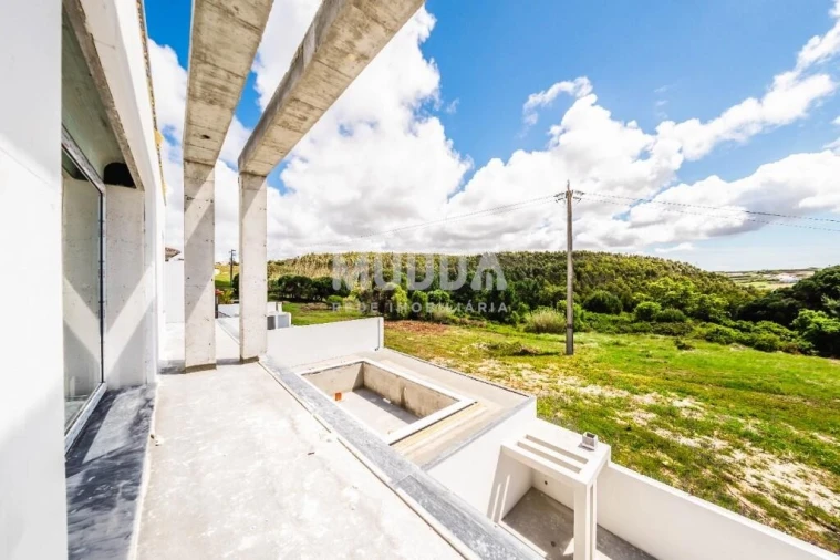 Moradia T4 para Venda em Atouguia da Baleia Foto 38