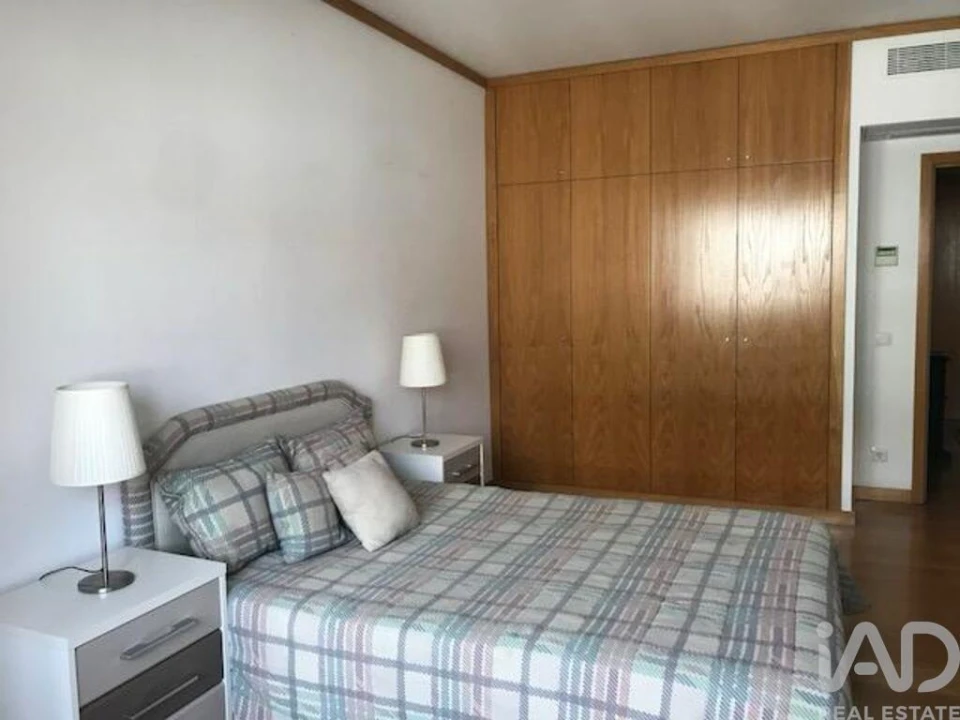 Apartamento T3 para Arrendamento em Campo de Ourique Foto 5