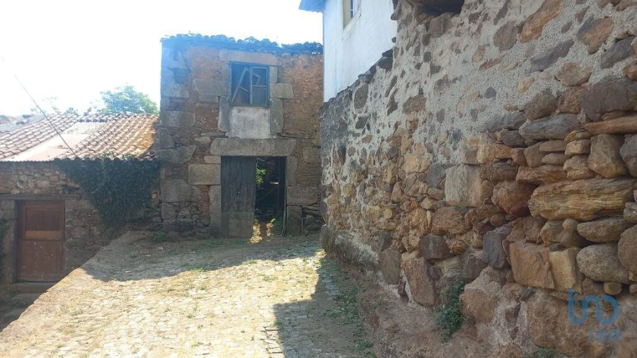 Moradia T4 para Venda em Arco de Baúlhe e Vila Nune Foto 11