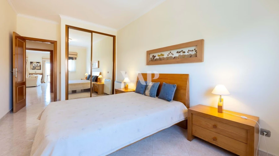 Apartamento T3 para Venda em Quarteira Foto 4