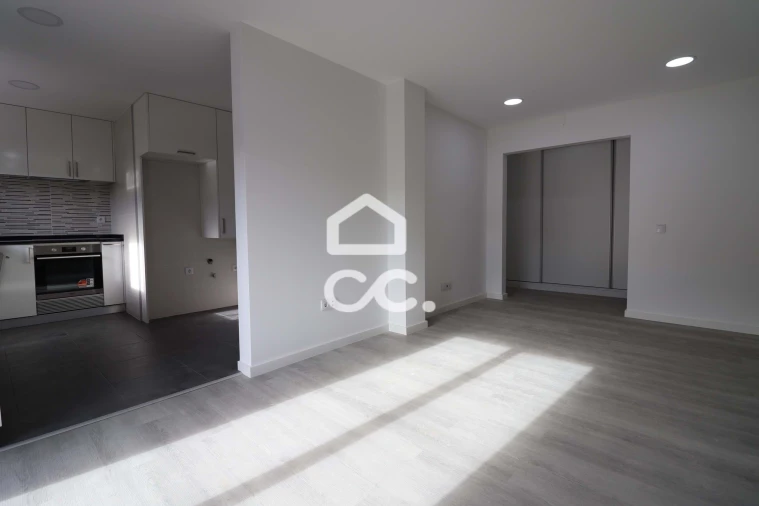 Apartamento T2 para Venda em Santa Clara e Castelo Viegas Foto 3