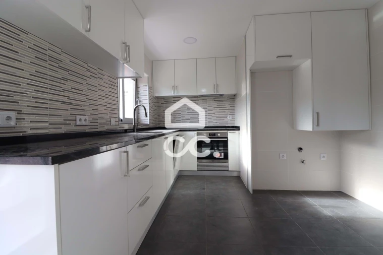 Apartamento T2 para Venda em Santa Clara e Castelo Viegas Foto 1