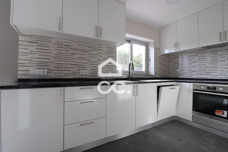 Apartamento T2 para Venda em Santa Clara e Castelo Viegas Foto 2