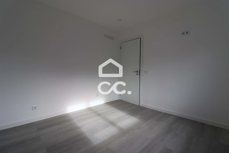 Apartamento T2 para Venda em Santa Clara e Castelo Viegas Foto 12