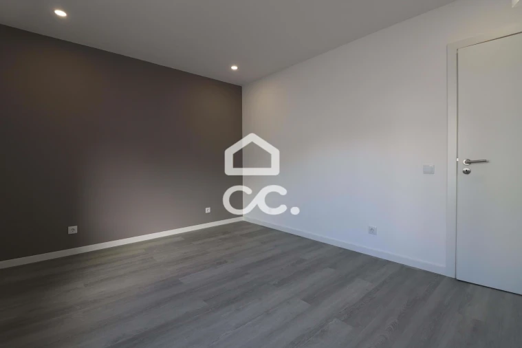 Apartamento T2 para Venda em Santa Clara e Castelo Viegas Foto 10