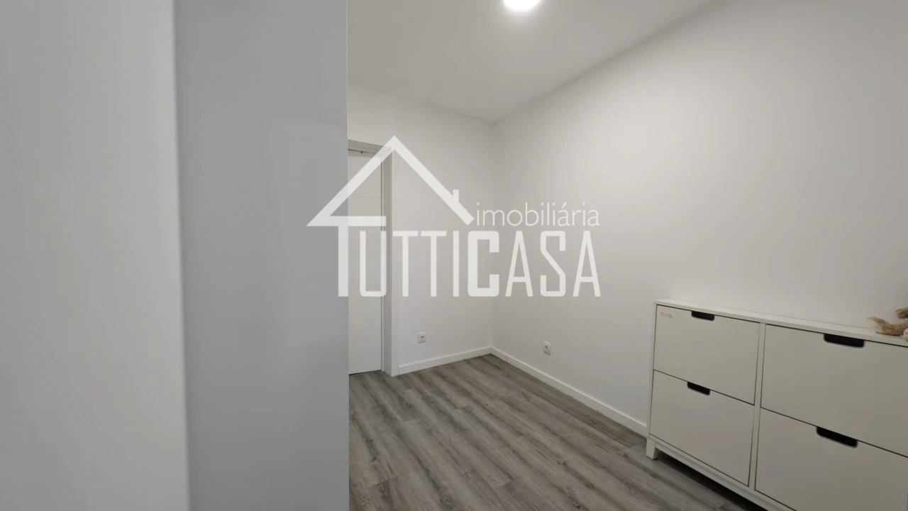 Moradia T1 para Venda em Santo Quintino Foto 6