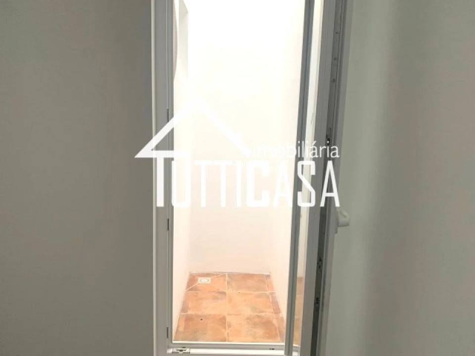 Moradia T1 para Venda em Santo Quintino Foto 13