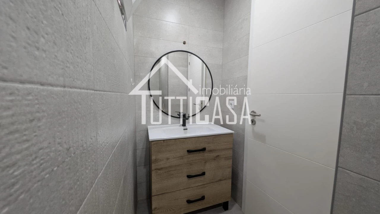 Moradia T1 para Venda em Santo Quintino Foto 14