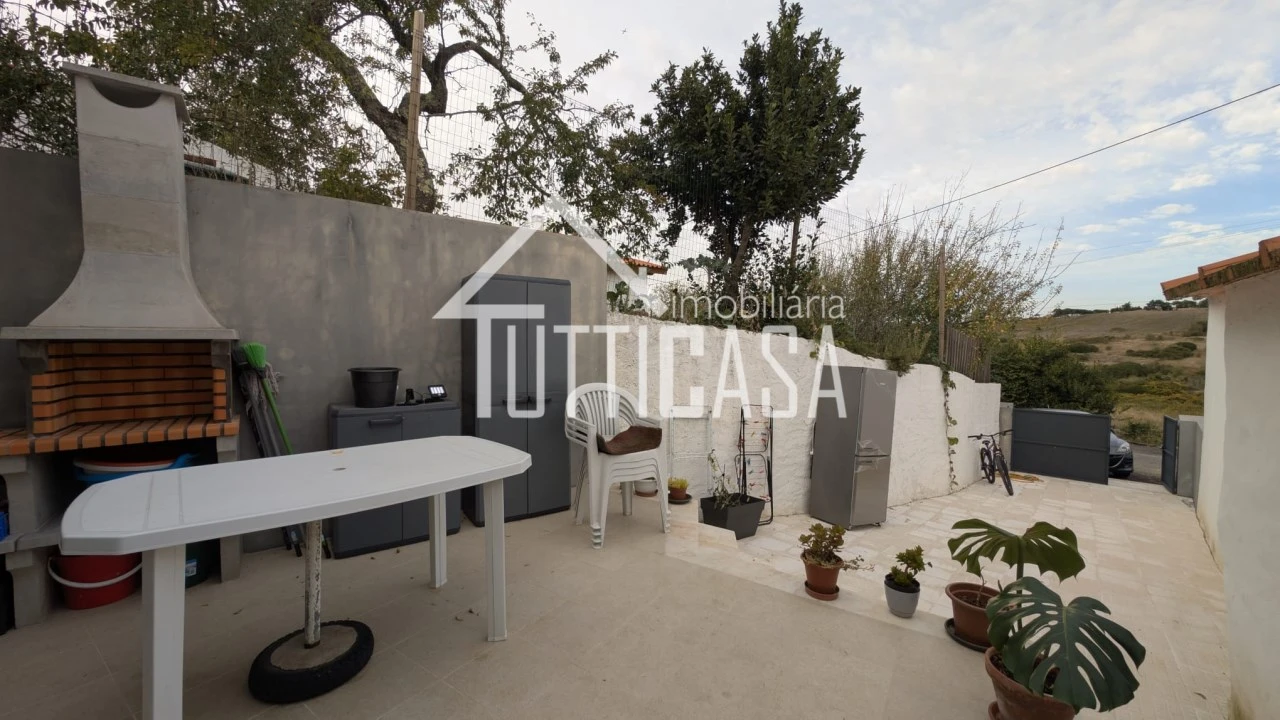 Moradia T1 para Venda em Santo Quintino Foto 3