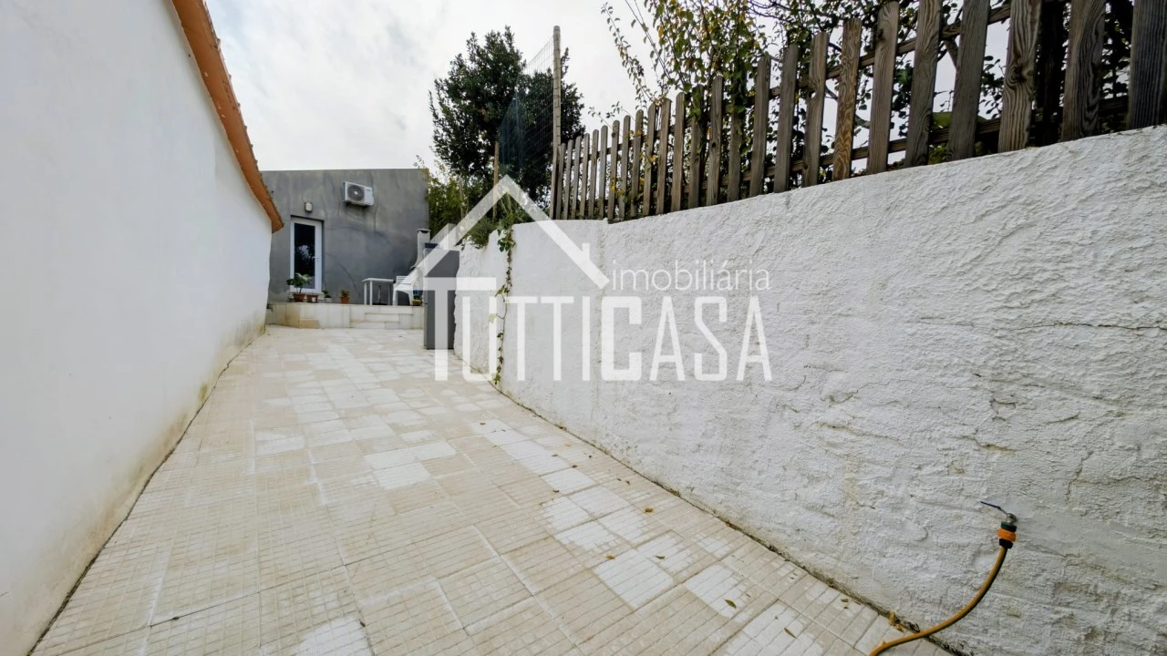 Moradia T1 para Venda em Santo Quintino Foto 18