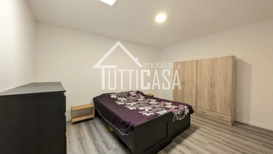 Moradia T1 para Venda em Santo Quintino Foto 11