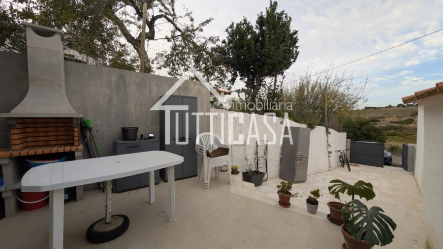 Moradia T1 para Venda em Santo Quintino Foto 2