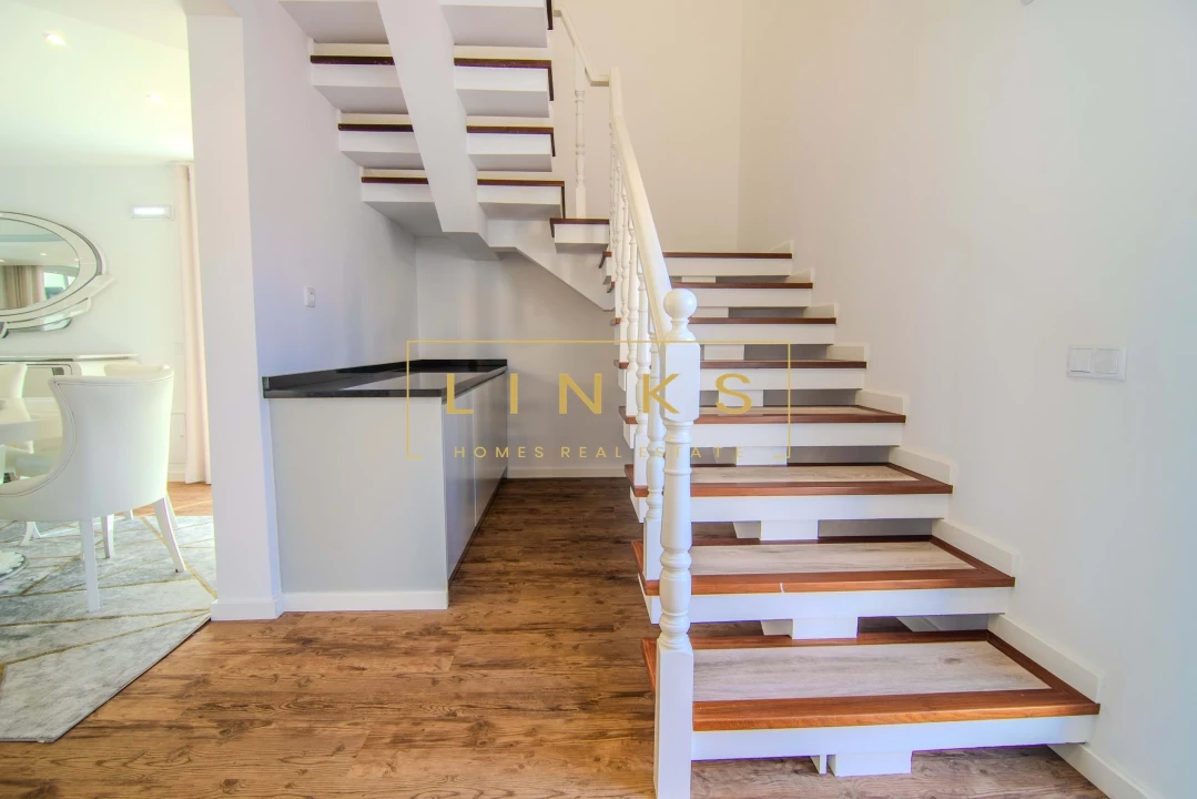 Moradia T4 para Venda em Machico Foto 24