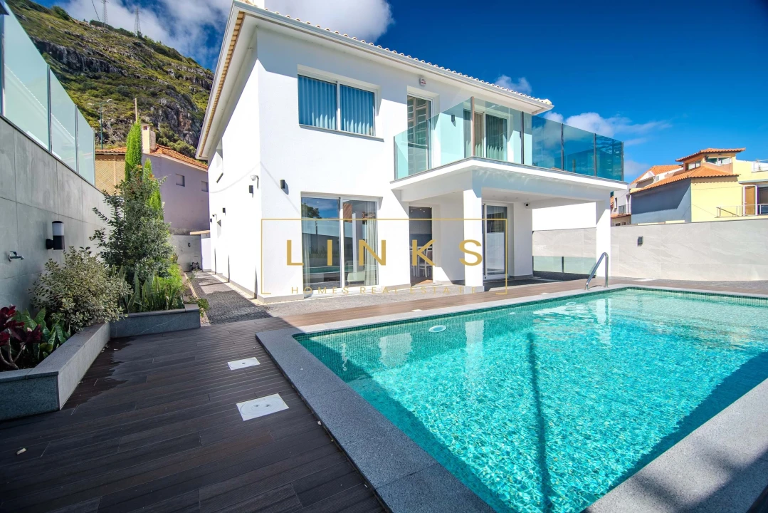 Moradia T4 para Venda em Machico Foto 3