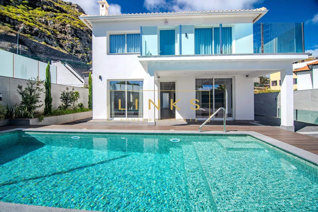 Moradia T4 para Venda em Machico Foto 1