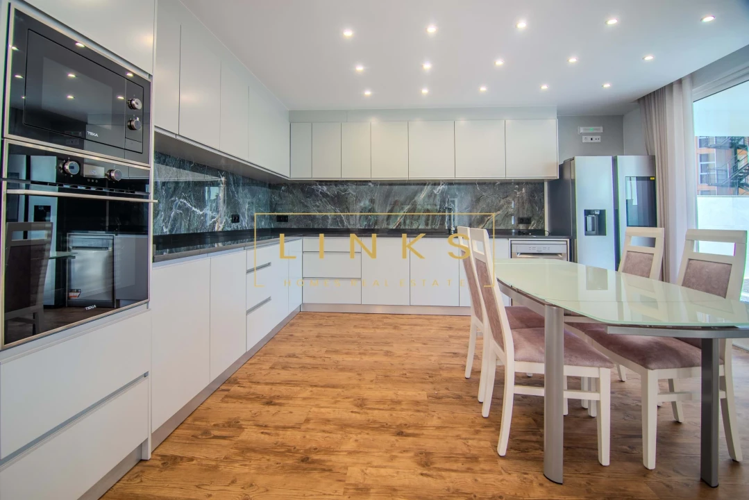 Moradia T4 para Venda em Machico Foto 10