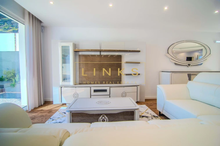 Moradia T4 para Venda em Machico Foto 12