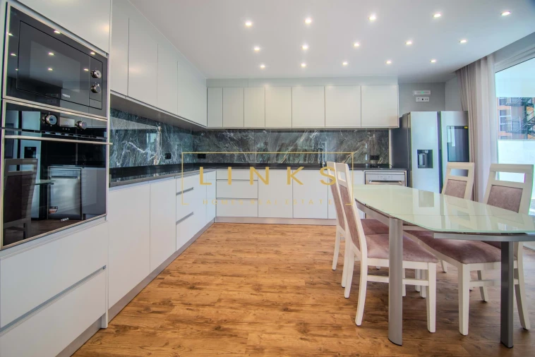 Moradia T4 para Venda em Machico Foto 10