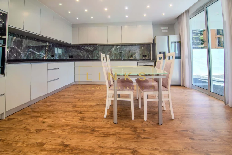 Moradia T4 para Venda em Machico Foto 8