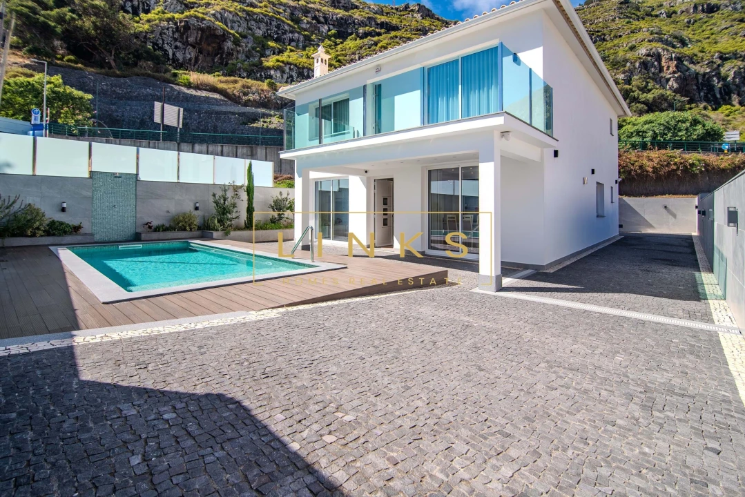 Moradia T4 para Venda em Machico Foto 2