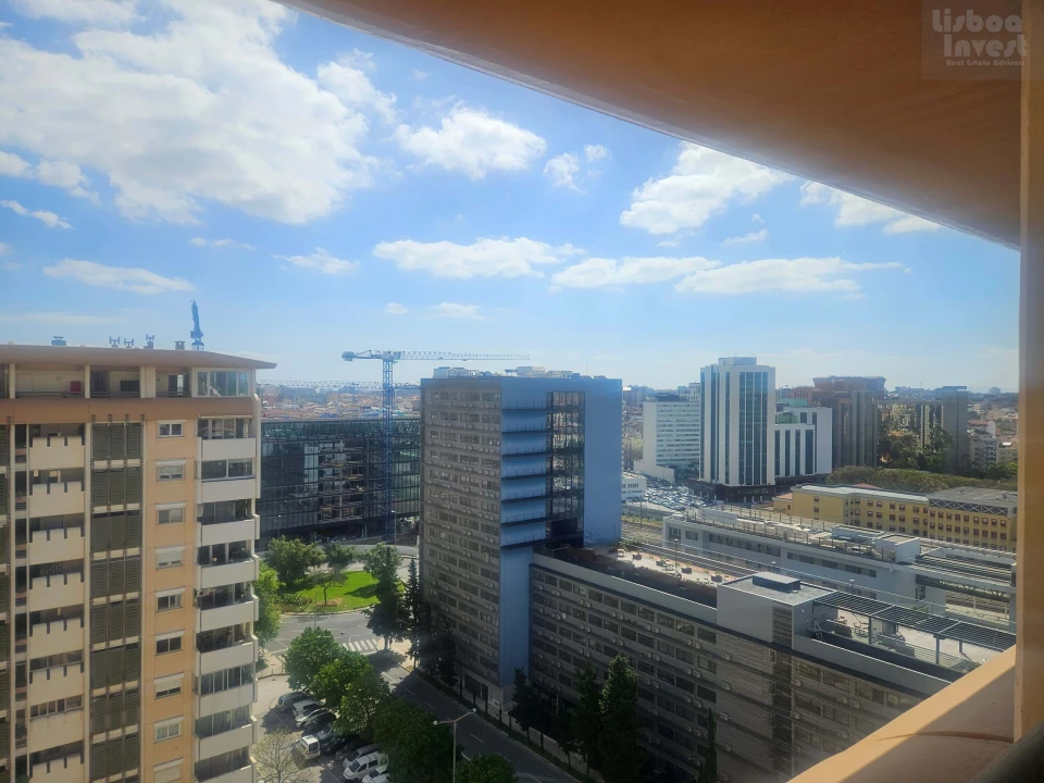 Apartamento T3 para Arrendamento em Avenidas Novas Foto 1