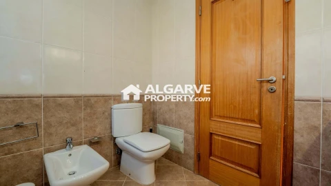 Moradia T5 para Venda em Quarteira