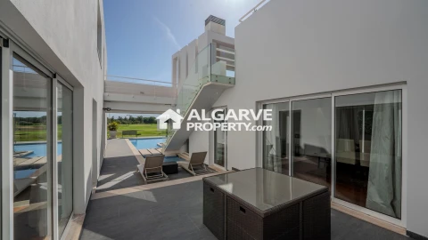 Moradia T5 para Venda em Quarteira