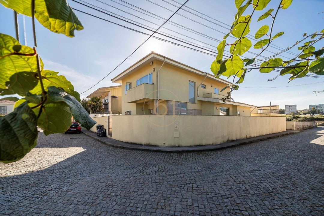 Moradia T5 para Venda em Castêlo da Maia Foto 64