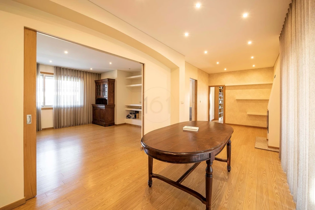 Moradia T5 para Venda em Castêlo da Maia Foto 5