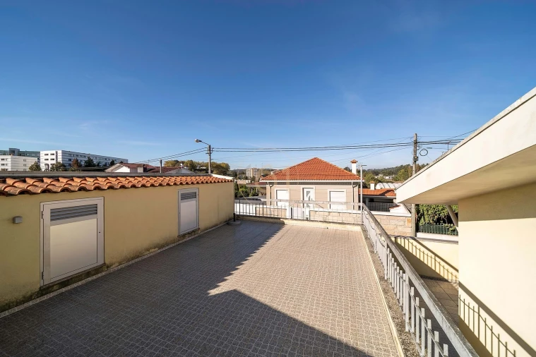 Moradia T5 para Venda em Castêlo da Maia Foto 58