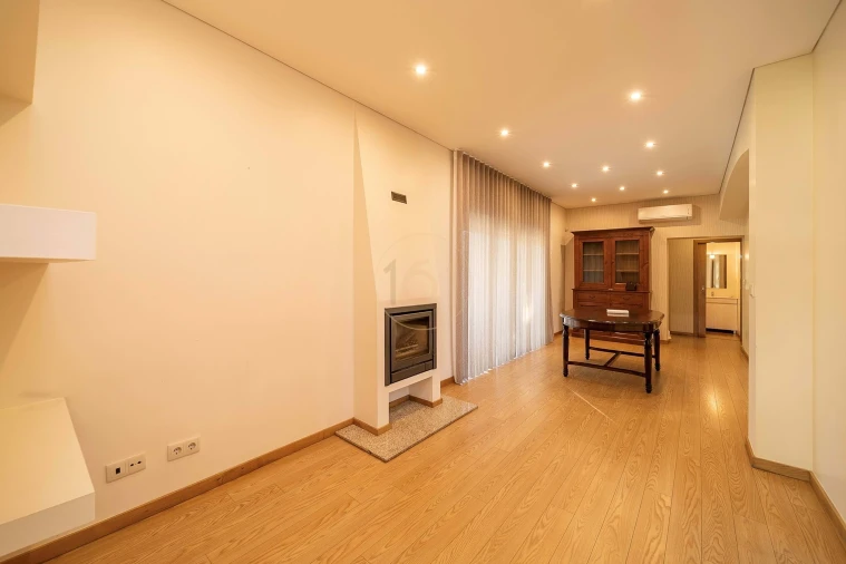 Moradia T5 para Venda em Castêlo da Maia Foto 8